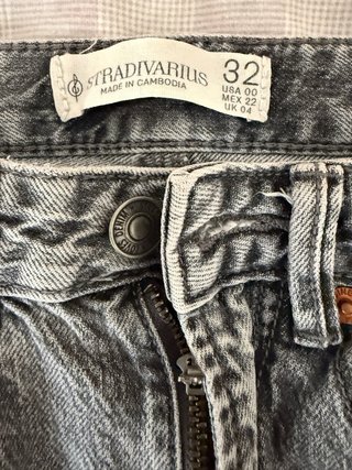 Vaqueros Stradivarius grises rectos D98