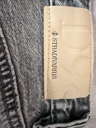 Vaqueros Stradivarius grises rectos D98