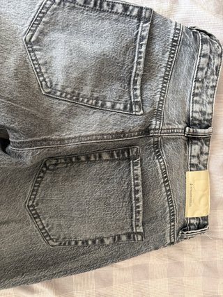Vaqueros Stradivarius grises rectos D98
