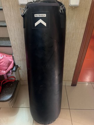 Saco de boxeo Outshock negro