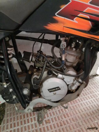 Moto Rieju RR50 Enduro Negra y Naranja