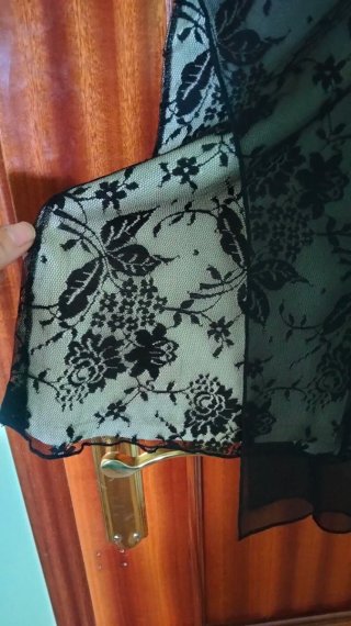 Falda de encaje negra