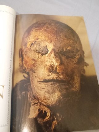 Revista national geographic sobre faraona egipcia