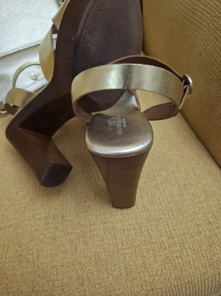 Sandalias Gloria Ortiz doradas talla 41