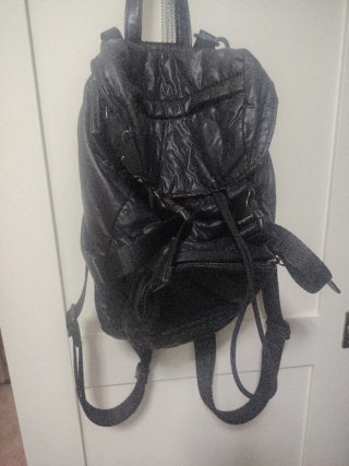 Vestido Desigual Negro Multicolor más mochila Desi