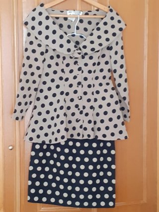 Vestido y falda lunares beige y negro