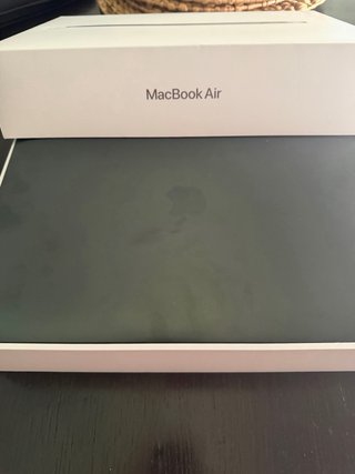 MacBook Air M1 · 8 GB · 256 GB · COMO NUEVO · 8 CI