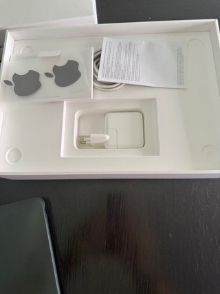 MacBook Air M1 · 8 GB · 256 GB · COMO NUEVO · 8 CI