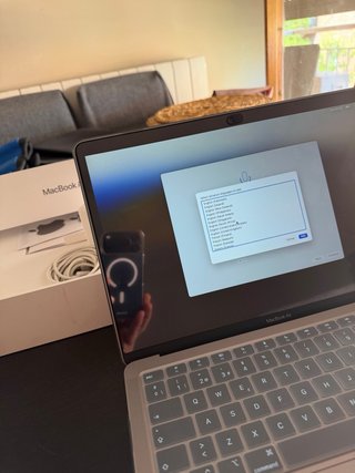 MacBook Air M1 · 8 GB · 256 GB · COMO NUEVO · 8 CI
