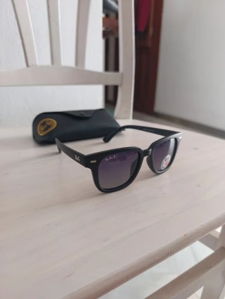 Gafas de sol Ray-Ban negras polarizadas