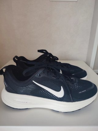 Zapatillas Nike Vomero 18 Negro/Blanco