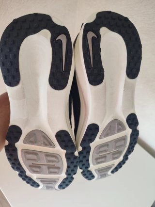 Zapatillas Nike Vomero 18 Negro/Blanco