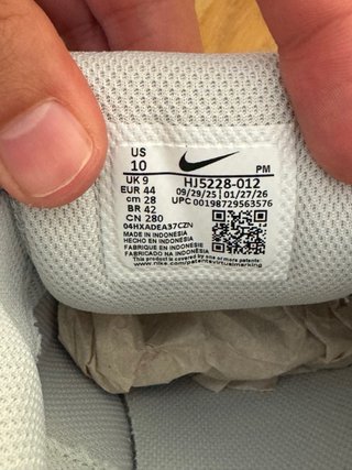 Zapatillas Nike Plata y Blanco