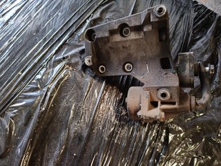 Soporte compresor aire acondicionado BMW Serie 3 E90 E91 E92
