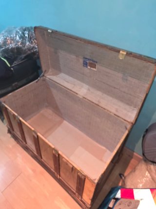 Baúl antiguo madera y metal bien conservado