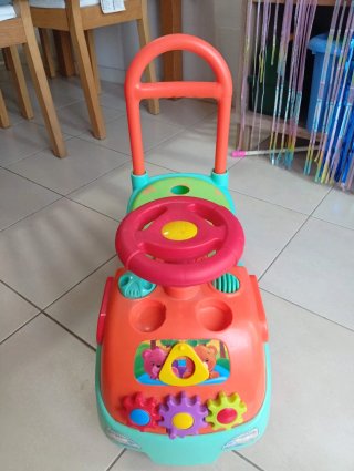 Correpasillos infantil con manillar y volante