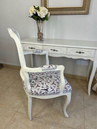 Silla antigua restaurada estilo francés