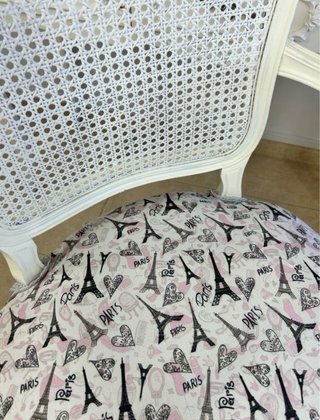 Silla antigua restaurada estilo francés