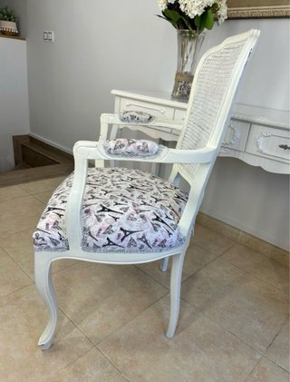 Silla antigua restaurada estilo francés