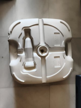 Base para sombrilla blanca