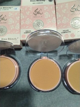 Polvos por unidad ,compactos Kiss Beauty Yara rosa