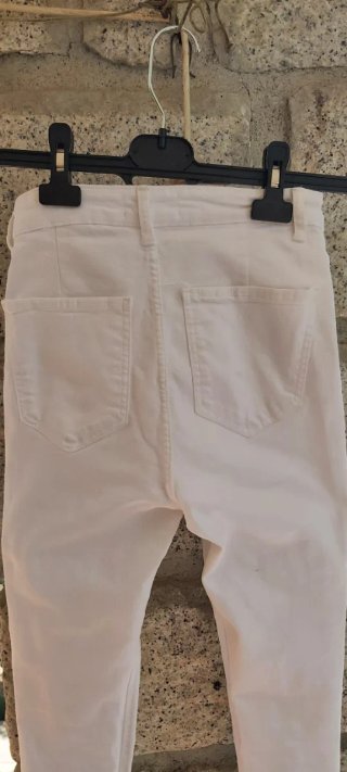 Pantalón pitillo elástico Zara blanco
