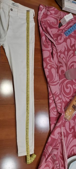 Pantalón pitillo elástico Zara blanco