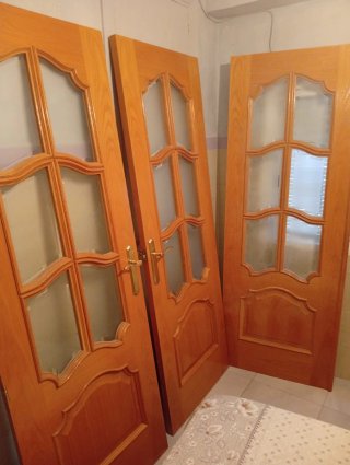 Puertas de salón de madera con cristal