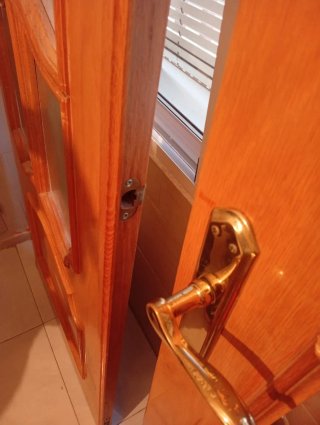 Puertas de salón de madera con cristal