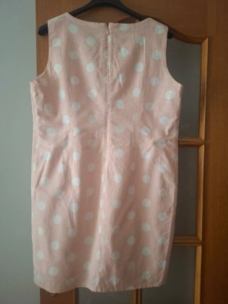 Vestido de lunares rosa y blanco