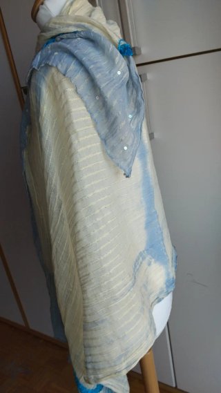Sciarpa estiva bianca e blu