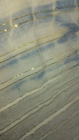 Sciarpa estiva bianca e blu