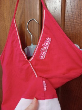 Top sportivo fucsia Adidas