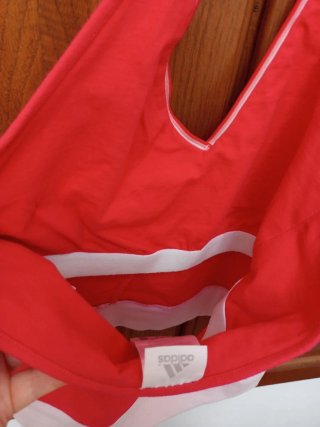 Top sportivo fucsia Adidas