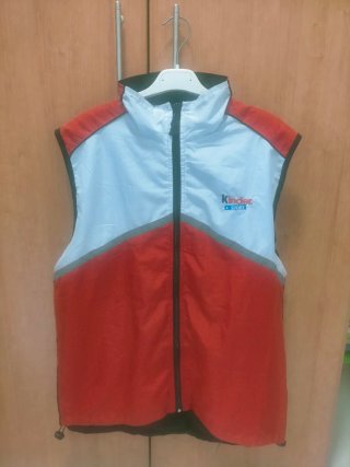Gilet Kinder Sport rosso e bianco