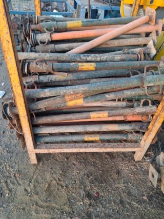 Puntales de obra metálicos