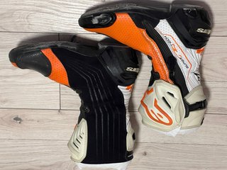 Botas Alpinestars Supertech R Vented Perforadas