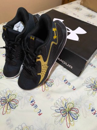 Zapatillas Baloncesto Under Armour Negras Doradas
