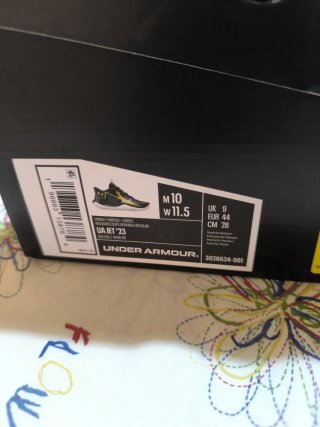 Zapatillas Baloncesto Under Armour Negras Doradas