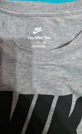 Camiseta Nike Gris