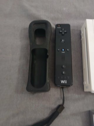 Consola Nintendo Wii con Mando y Juegos