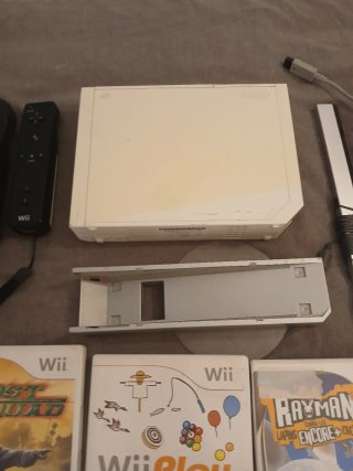 Consola Nintendo Wii con Mando y Juegos