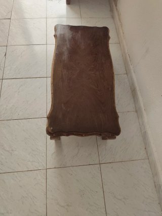 Mesa baja rústica tallada madera