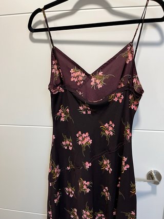 Vestido floral Zara burdeos y rosa