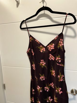 Vestido floral Zara burdeos y rosa