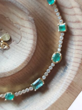 Pulsera de esmeraldas naturales
