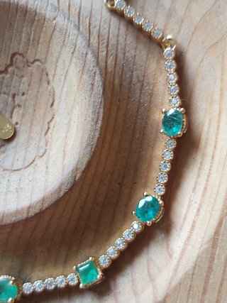 Pulsera de esmeraldas naturales