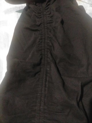 Vestito nero con lacci sulla schiena