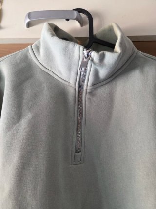 Sudadera verde con cremallera