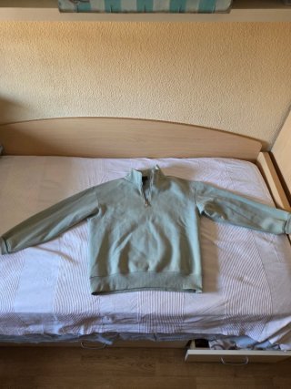 Sudadera verde con cremallera